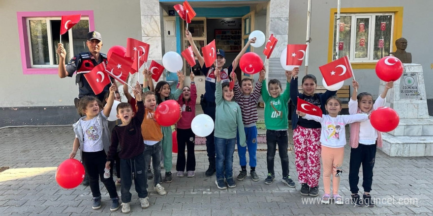 Köşk’te öğrencilere ağaç sevgisi aşılandı