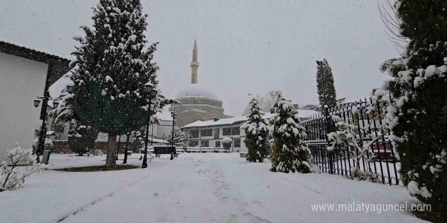 Kosova’da kartpostallık kar manzaraları