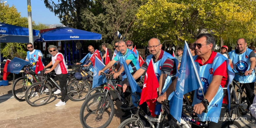 Köyceğiz’de Cumhuriyet Bayramı’nı pedal çevirerek kutladılar