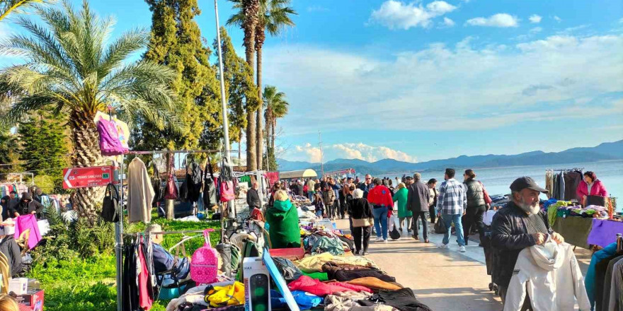 Köyceğiz’de ikinci el pazarına vatandaşlar yoğun ilgi gösterdi