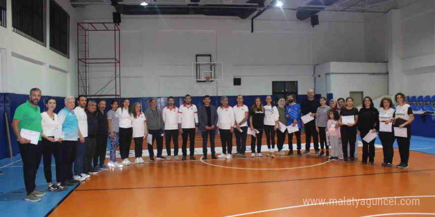 Köyceğiz’de öğretmenler Floorcurling turnuvasında yarıştı