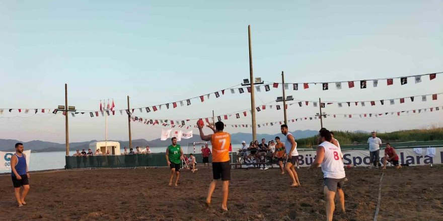 Köyceğiz’de Plaj Hentbol Turnuvası gösteri maçı ile başladı