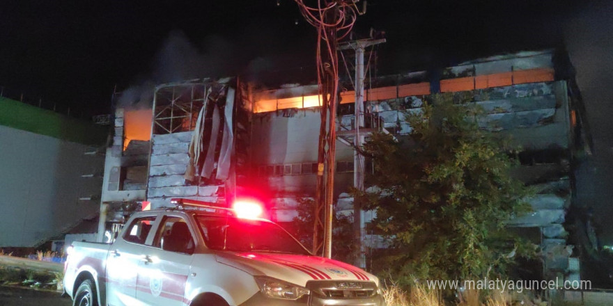 Kozmetik fabrikası hurdalığa dönüştü: Patlama sesleri yükseliyor