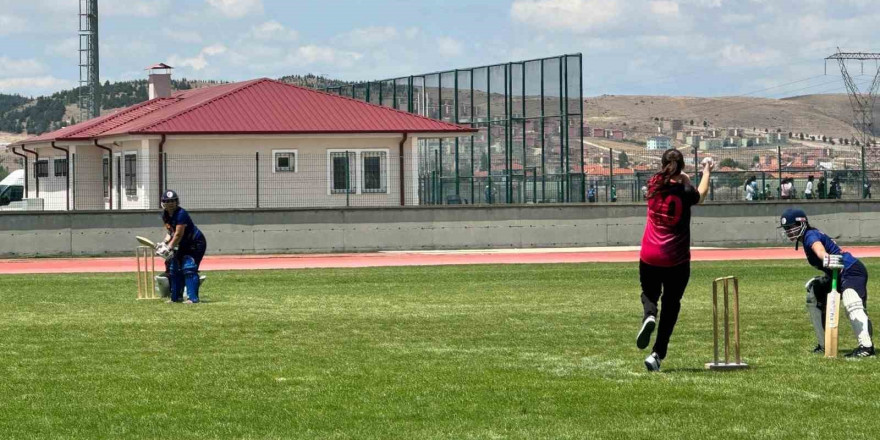 Kriket Büyük Kadınlar Açık Alan birinci ayak müsabakaları başladı