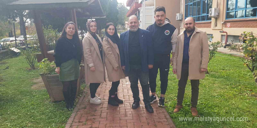 Kuaför ve berberlerden yaşlılara ücretsiz tıraş ve bakım