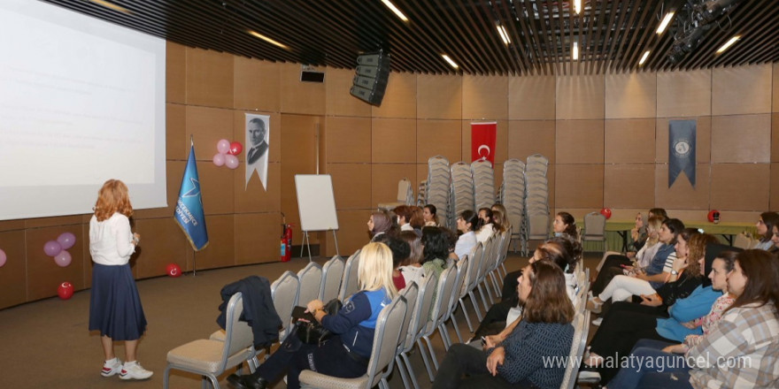 Küçükçekmece Belediyesi’nden personele ‘meme kanseri’ semineri