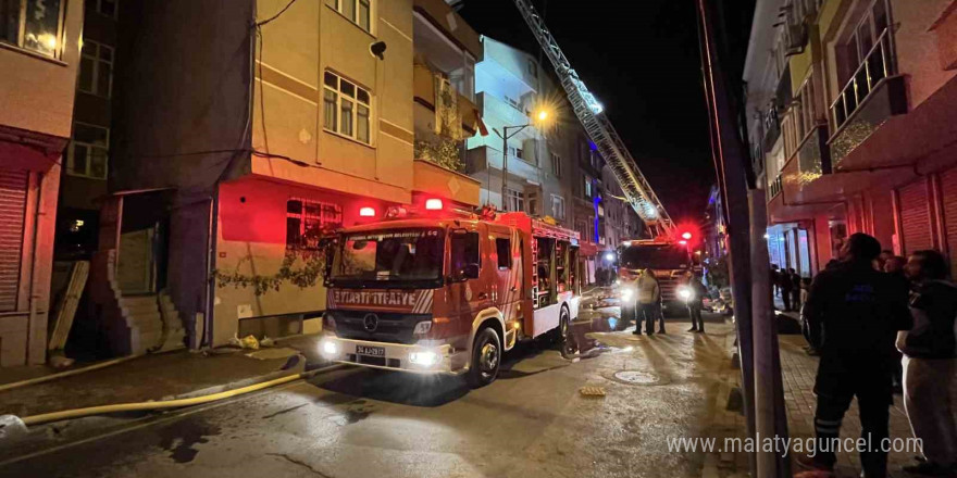 Küçükçekmece’de çatıda mangal keyfi yangınla bitti