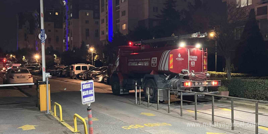 Küçükçekmece’de sitede korkutan yangın