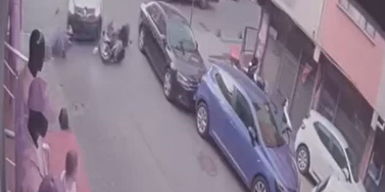 Küçükçekmece’de ters yönden gelen araç ve motosiklet çarpıştı: 2 yaralı