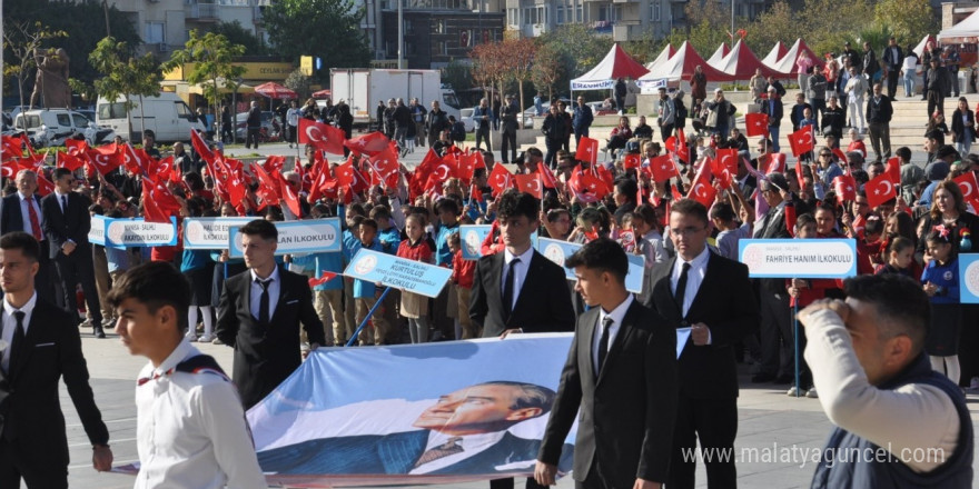 Kula, Salihli ve Turgutlu kırmızı beyaz renklere büründü