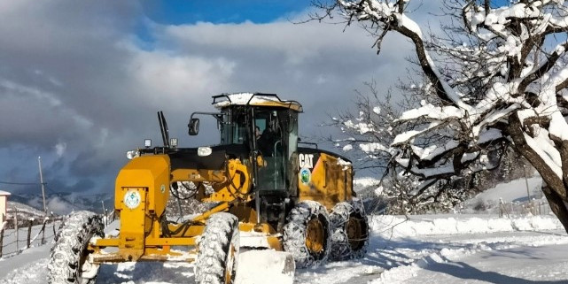 Kulakkaya Yaylası’nda kar kalınlığı 1 metreyi buldu