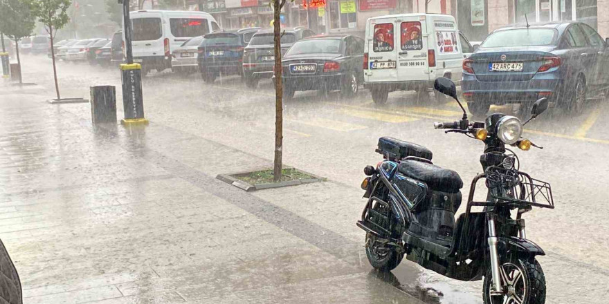 Kulu’da sağanak yağış ve dolu etkili oldu