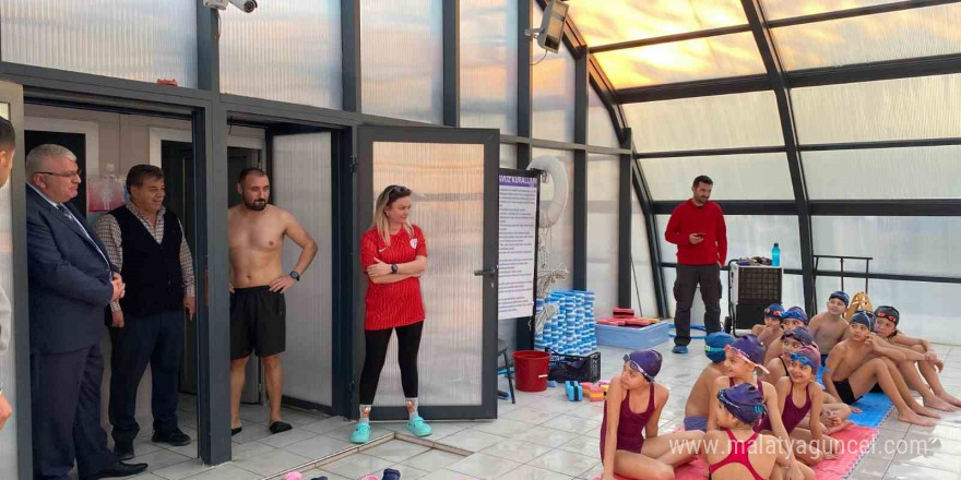 Kumluca Kaymakamı spor salonlarını denetledi