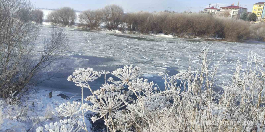 Kura Nehri dondu