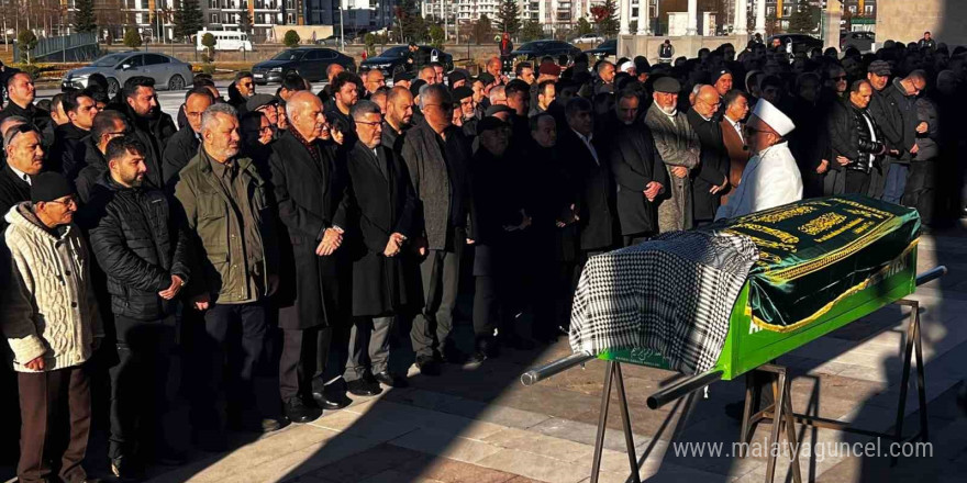 Kurtulmuş, kanaat önderinin cenaze törenine katıldı