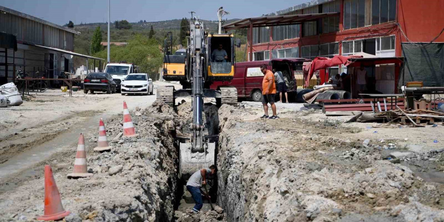 Kuşadası Ağaç İşleri Sanayi Sitesi’nde alt ve üstyapı çalışmaları sürüyor