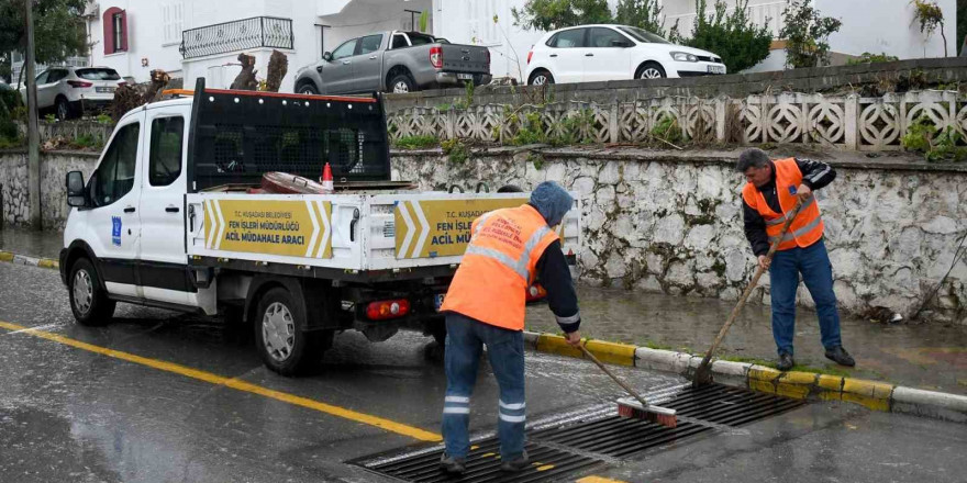 Kuşadası Belediyesi tüm ekipleri ile sahada