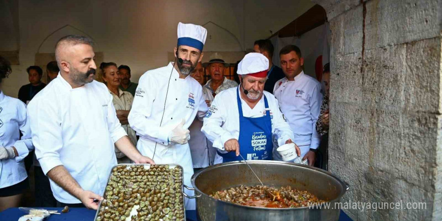 Kuşadası Sokak Festivali’nde ’salyangoz düellosu’nun kazananı dostluk oldu