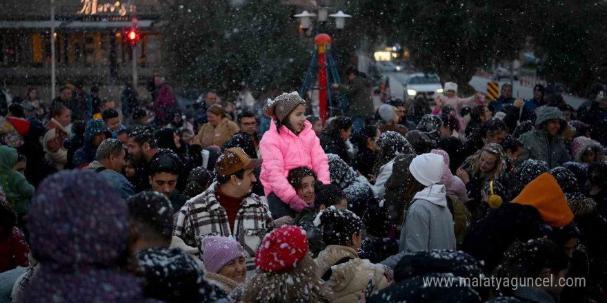 Kuşadası’na yeni yıl erken geldi