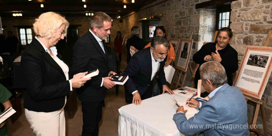 Kuşadası’nda Atatürk ile ilgili söyleşi düzenlendi