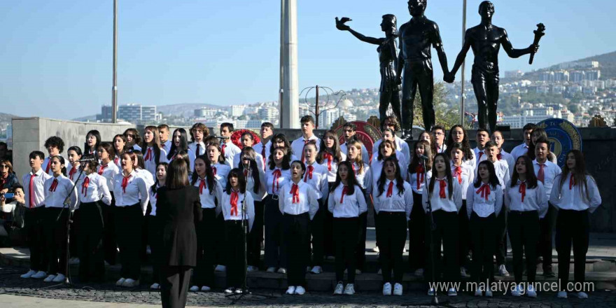 Kuşadası’nda Cumhuriyet Bayramı coşkuyla kutlandı