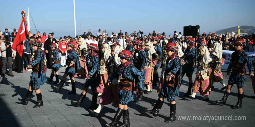 Kuşadası’nda Cumhuriyet Bayramı coşkuyla kutlandı