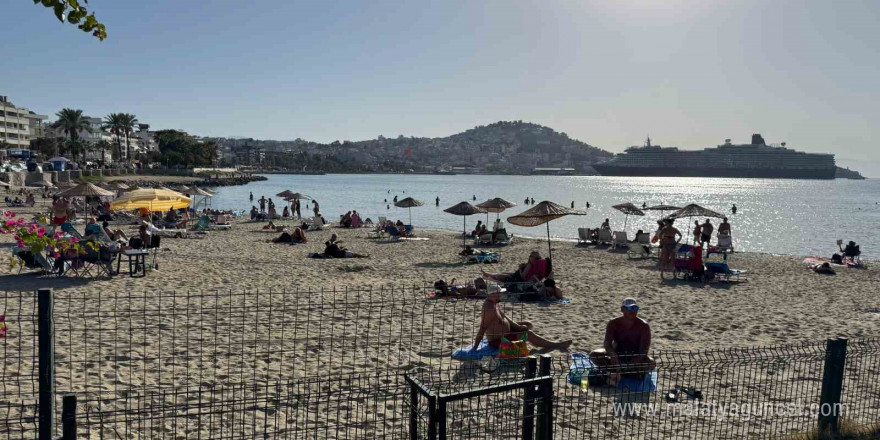 Kuşadası’nda Ekim’de deniz keyfi