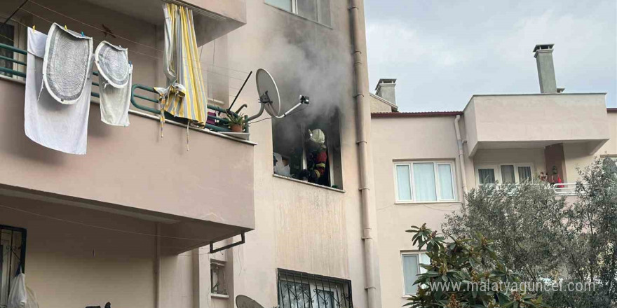 Kuşadası’nda elektrikli battaniye evi yaktı