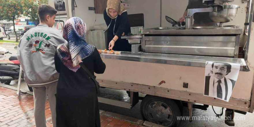 Kuşadası’nda Ferdi Tayfur’un hayranı, bin kişilik lokma döktürdü