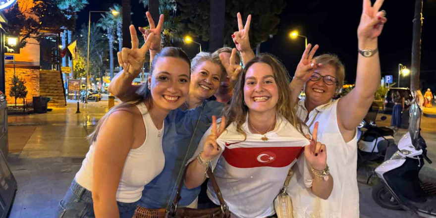 Kuşadası’nda milli heyecan yaşandı