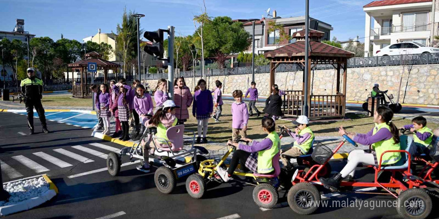 Kuşadası’nda trafik ve eğitim parkı ilk misafirlerini ağırladı