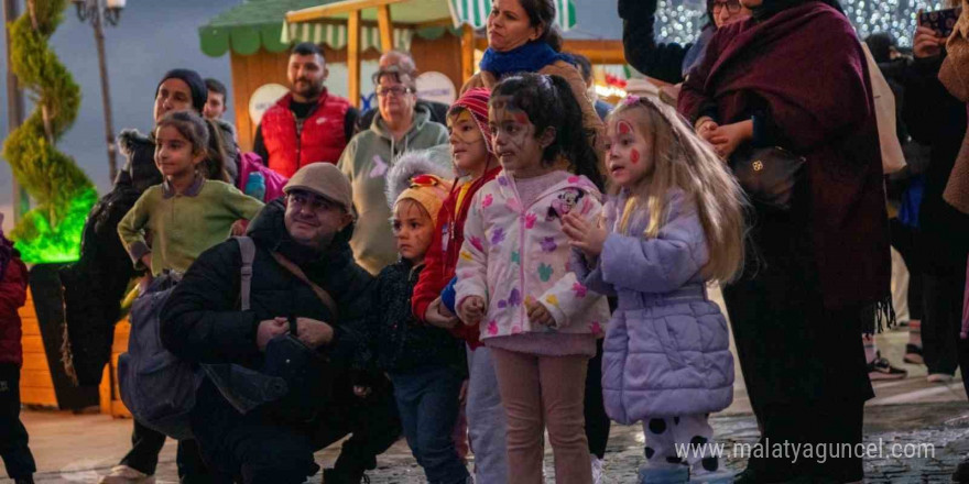 Kuşadası’nda yeni yıl kutlamaları başladı