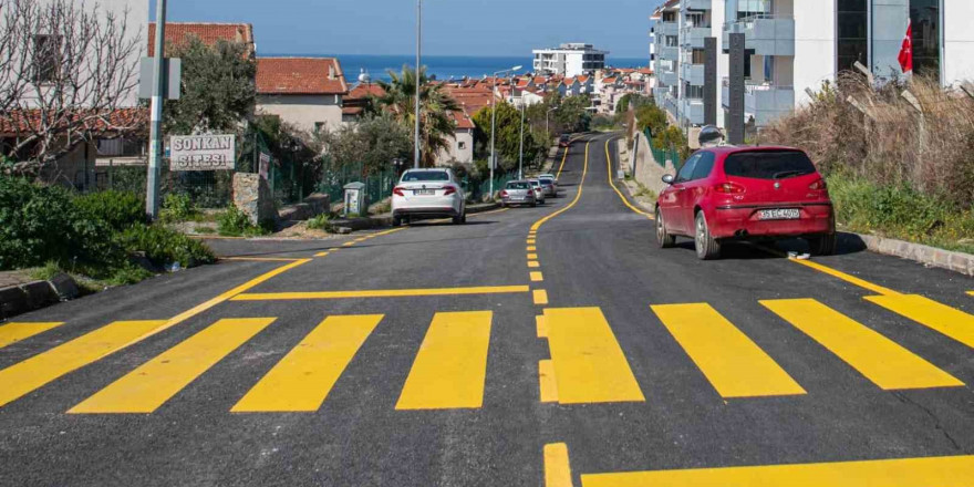 Kuşadası’nda yol yapım çalışmaları devam ediyor