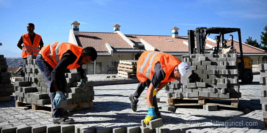 Kuşadası’nda yol yapım çalışmaları Türkmen Mahellesi’ne yoğunlaştı