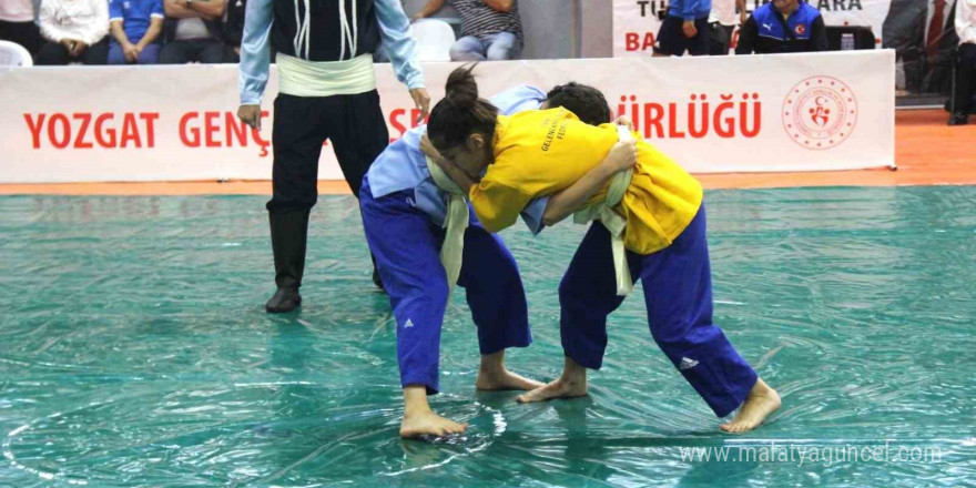 Kuşak Güreşi Büyükler Türkiye Şampiyonası, Yozgat’ta başladı