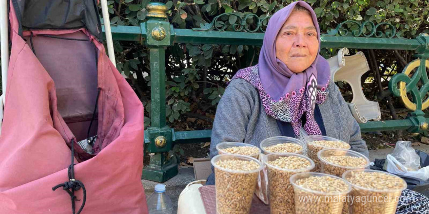 Kuşlara olan sevgisini gelir kaynağına dönüştürdü