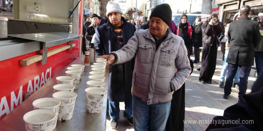 Kütahya Vakıflar Bölge Müdürlüğü’nden halka salep ikramı