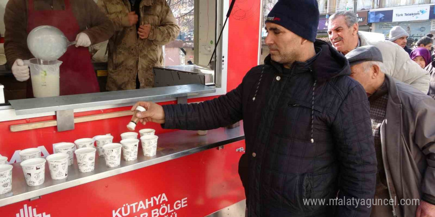 Kütahya Vakıflar Bölge Müdürlüğü’nden halka salep ikramı