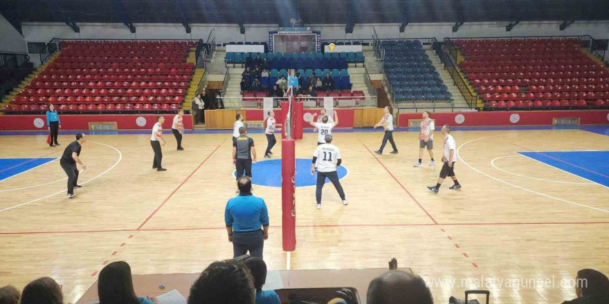 Kütahya’da eğitim çalışanları voleybol turnuvası sonuçlandı