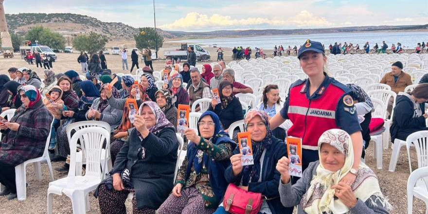 Kütahya’da festivalde vatandaşlara KADES ve HAYDİ uygulaması tanıtıldı