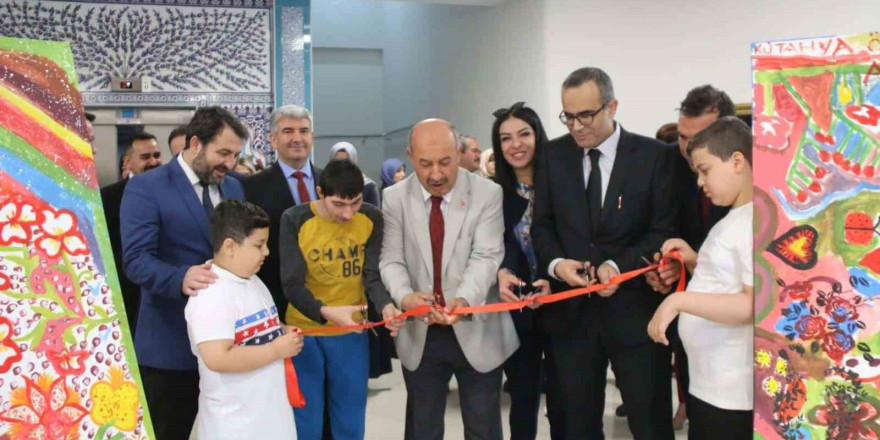 Kütahya’da 'Hayatımın Rengi Annem' başlıklı projenin sergi açılışı yapıldı