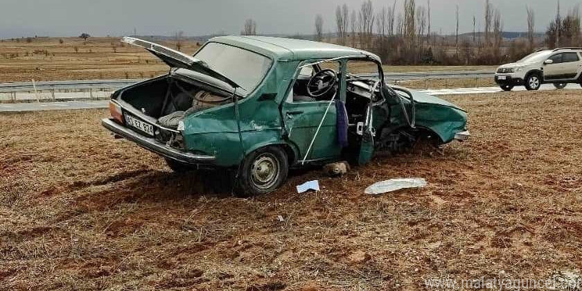 Kütahya’da hayvan yüklü kamyonet otomobille çarpıştı: 2 yaralı