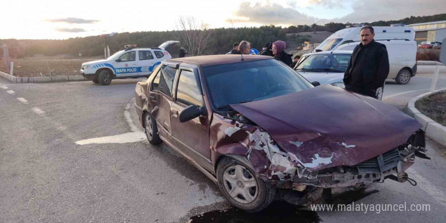 Kütahya’da o kavşakta yine kaza: 1 yaralı