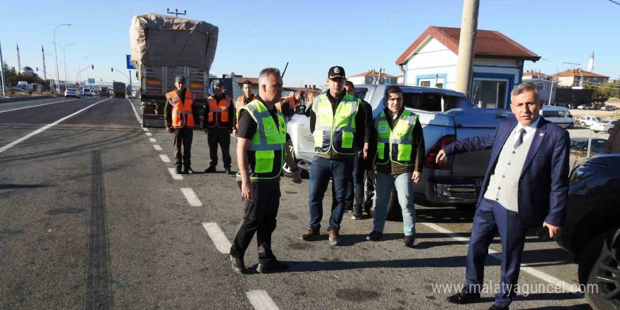 Kütahya’da orman emvali yüklü araçlara mobil denetim