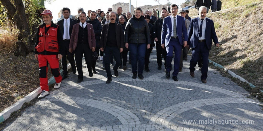 Kütahya’da ’Tarihi ve Doğayı Buluşturan Hisar Yürüyüş Yolu’nun ikinci etabı açıldı