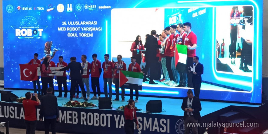 Kütahyalı öğrenci robot yarışmasında dünya şampiyonu oldu