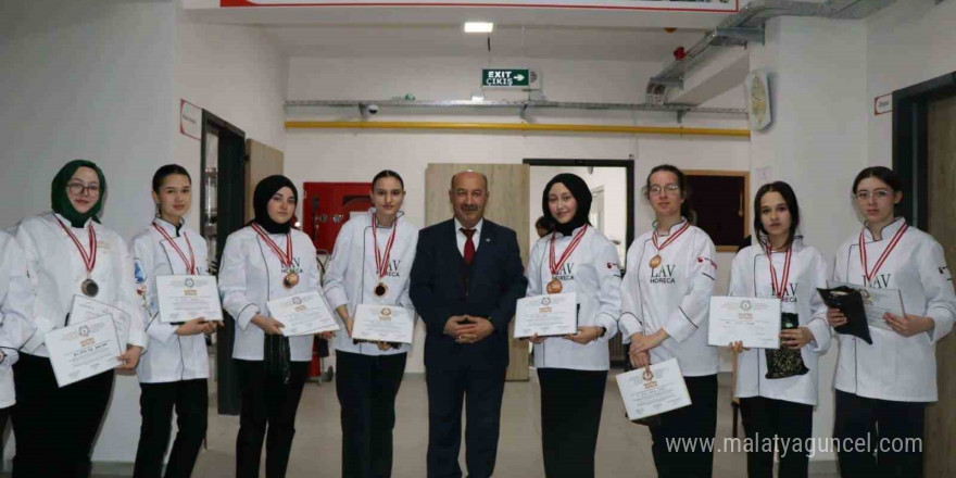 Kütahyalı öğrenciler, Antalya Gastro Festivali’nden rekorlarla döndü