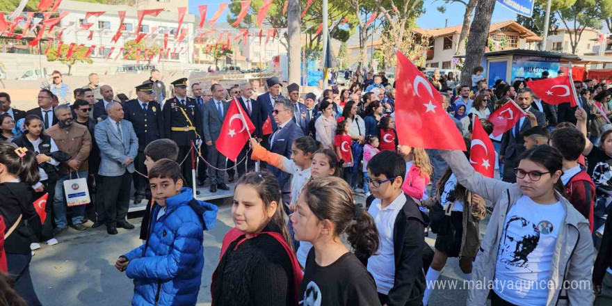 Kuyucak’ta Cumhuriyet coşkusu meydanlara sığmadı