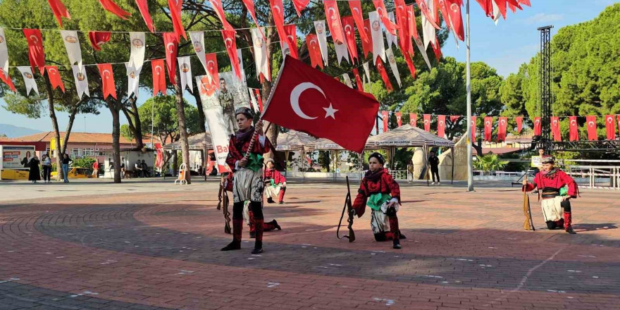 Kuyucak’ta kurtuluş coşkusu meydanlara sığmadı