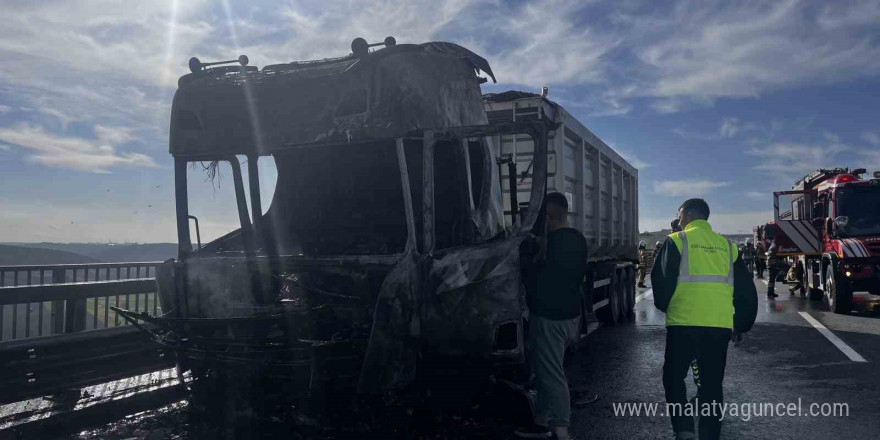 Kuzey Marmara Otoyolu’nda tekerleği patlayan tır alev aldı